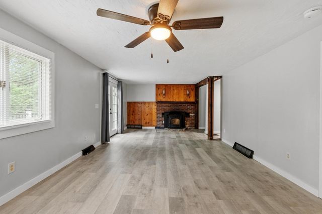 258 Allen St, Ashby, MA 01431