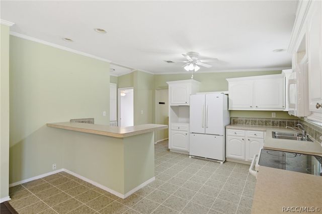 2564 N Crede Avenue, Crystal River, FL 34428