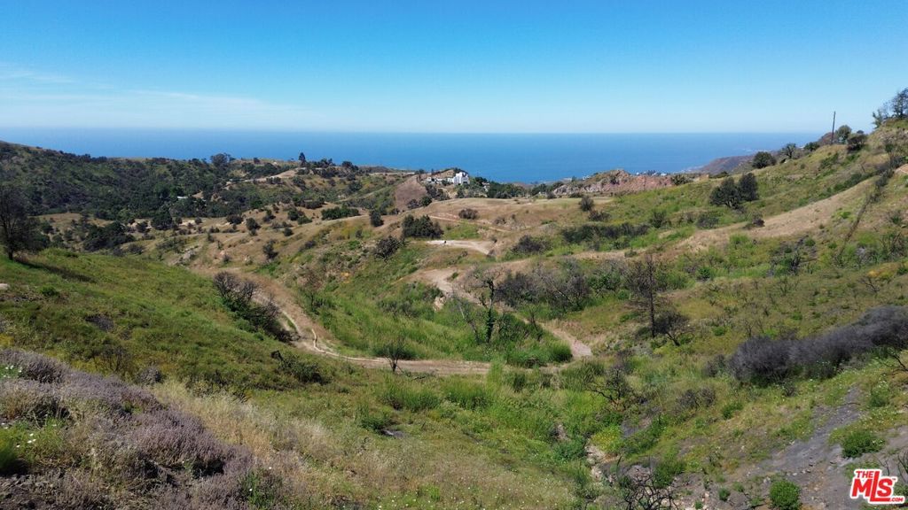 Image 2 of property listing at 2460 Tuna Canyon, Topanga, CA 90290