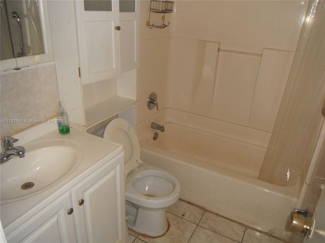 6855 NW 9th St, Margate, FL 33063