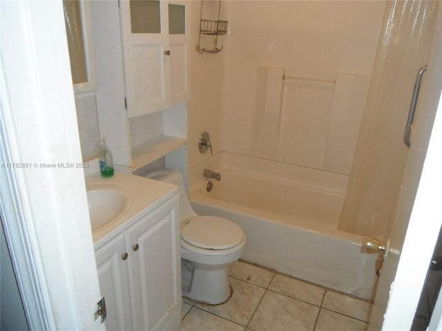 6855 NW 9th St, Margate, FL 33063