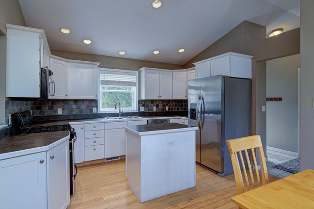 834 Shamrock Lane, East Bay Twp, MI 49696