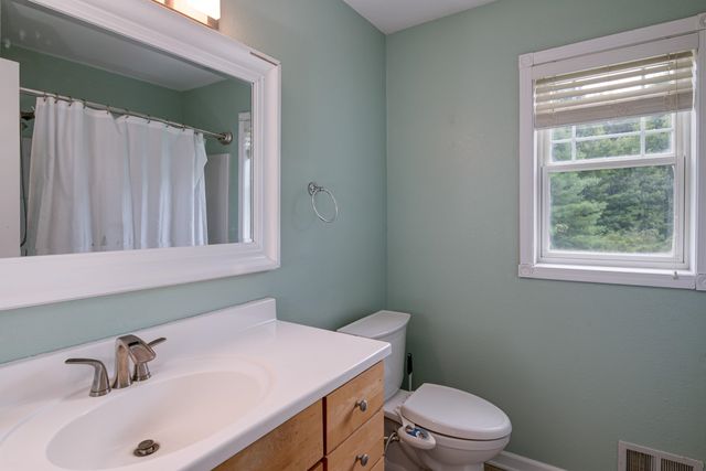 834 Shamrock Lane, East Bay Twp, MI 49696