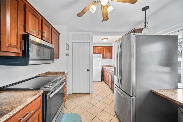 35 Sylvester St, Brockton, MA 02302