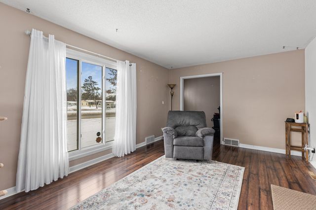 1649 S 6th Street, Brainerd, MN 56401