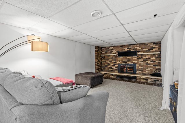 1649 S 6th Street, Brainerd, MN 56401