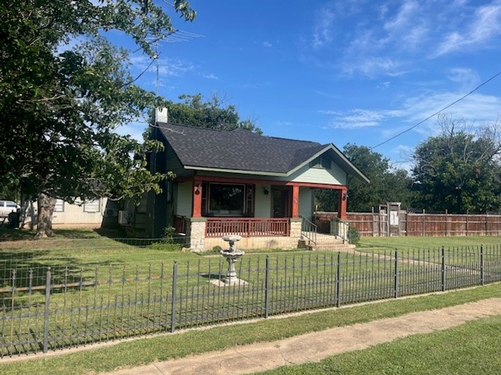 194 N Fm 1744, Carlton, TX 76436
