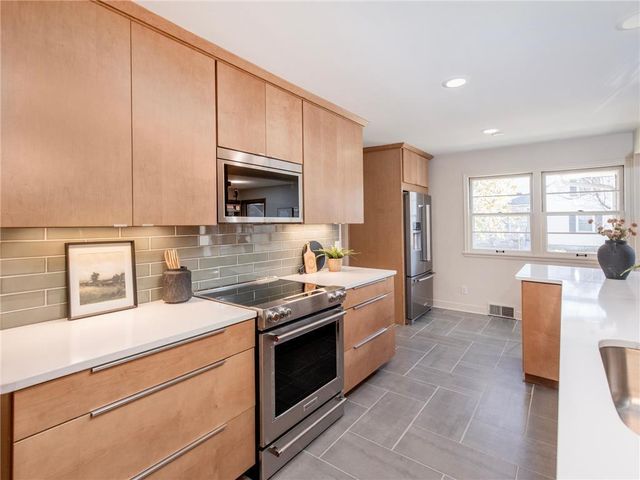 1368 Eleanor Avenue, Saint Paul, MN 55116