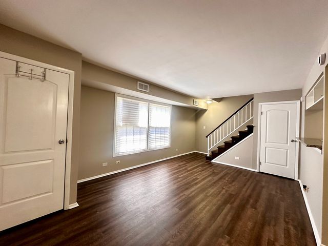 1401 N Glen Circle D, Aurora, IL 60506