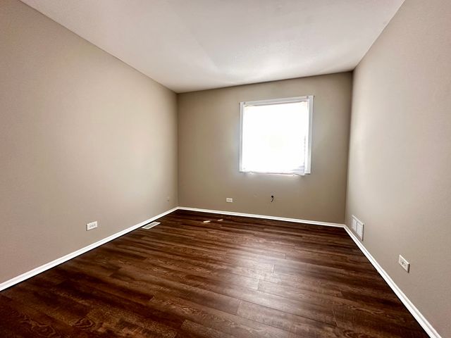 1401 N Glen Circle D, Aurora, IL 60506