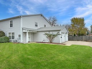 1401 N Glen Circle D, Aurora, IL 60506