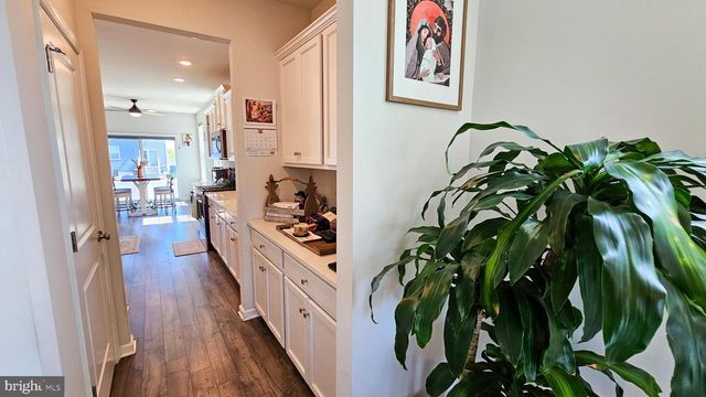 106 ASHBURN AVE, Manahawkin, NJ 08050
