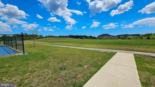 106 ASHBURN AVE, Manahawkin, NJ 08050
