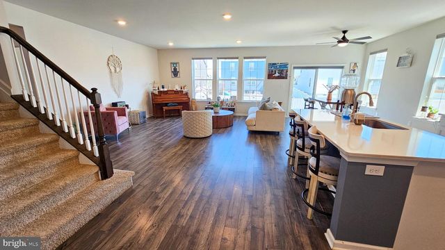106 ASHBURN AVE, Manahawkin, NJ 08050