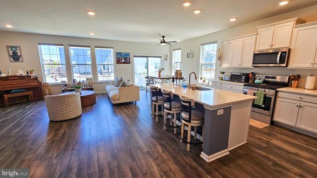 106 ASHBURN AVE, Manahawkin, NJ 08050