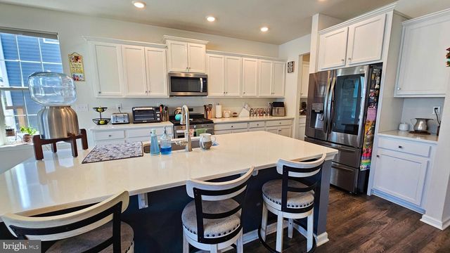 106 ASHBURN AVE, Manahawkin, NJ 08050