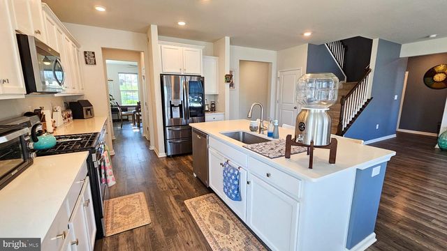 106 ASHBURN AVE, Manahawkin, NJ 08050