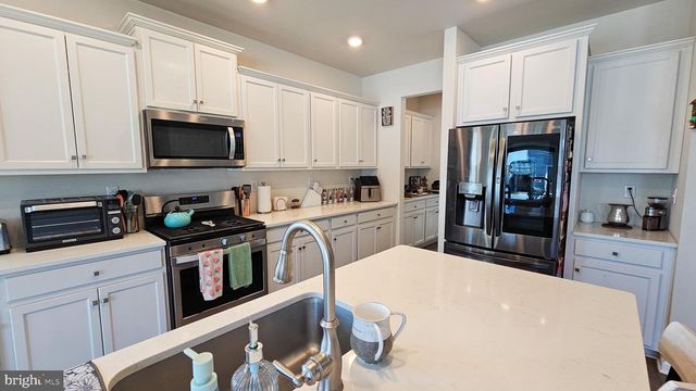 106 ASHBURN AVE, Manahawkin, NJ 08050