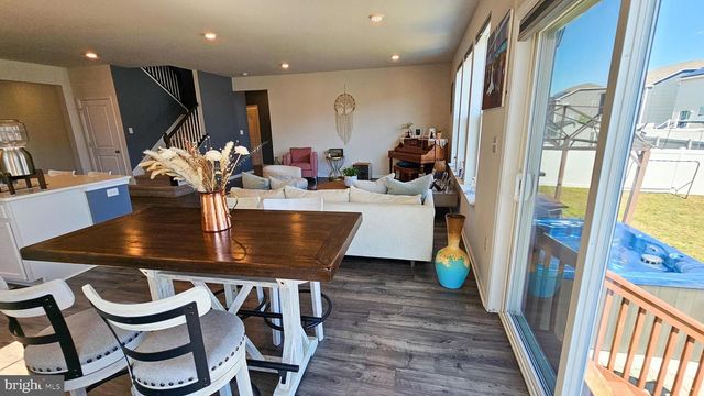 106 ASHBURN AVE, Manahawkin, NJ 08050