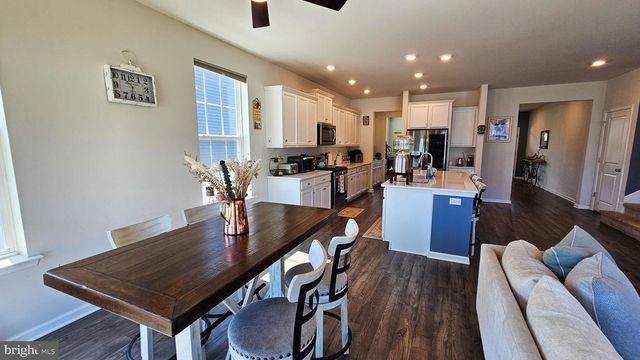 106 ASHBURN AVE, Manahawkin, NJ 08050