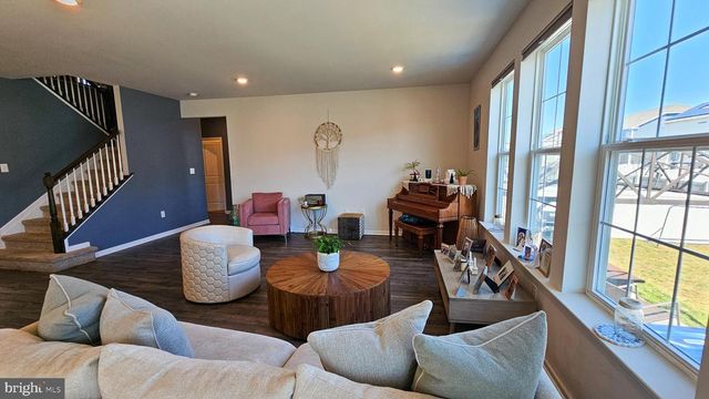 106 ASHBURN AVE, Manahawkin, NJ 08050
