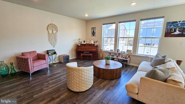 106 ASHBURN AVE, Manahawkin, NJ 08050