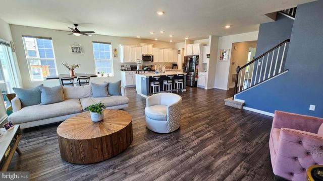106 ASHBURN AVE, Manahawkin, NJ 08050