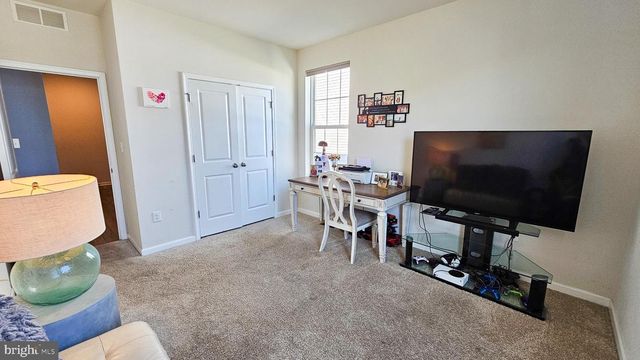 106 ASHBURN AVE, Manahawkin, NJ 08050