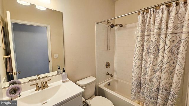 106 ASHBURN AVE, Manahawkin, NJ 08050