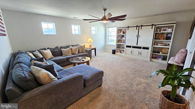 106 ASHBURN AVE, Manahawkin, NJ 08050