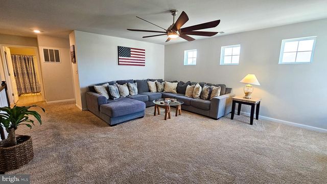 106 ASHBURN AVE, Manahawkin, NJ 08050