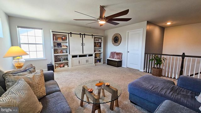 106 ASHBURN AVE, Manahawkin, NJ 08050