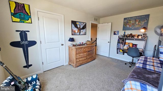 106 ASHBURN AVE, Manahawkin, NJ 08050