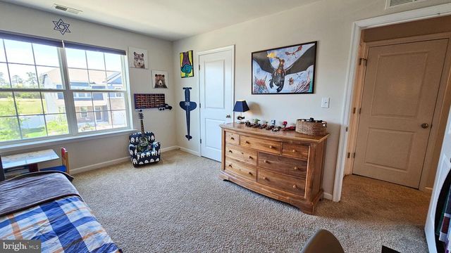 106 ASHBURN AVE, Manahawkin, NJ 08050