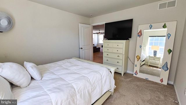 106 ASHBURN AVE, Manahawkin, NJ 08050