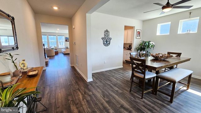106 ASHBURN AVE, Manahawkin, NJ 08050