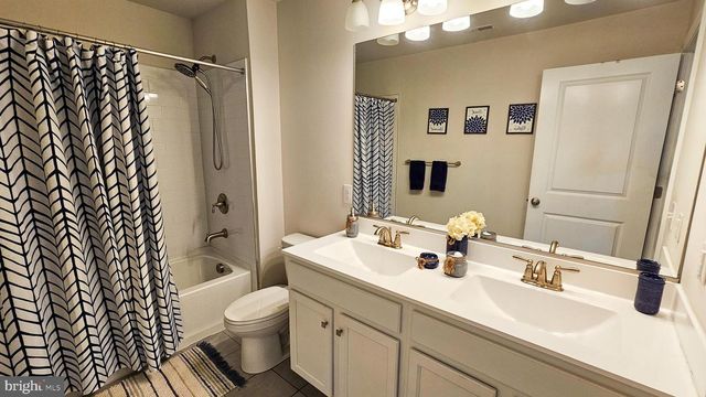 106 ASHBURN AVE, Manahawkin, NJ 08050