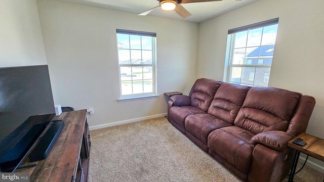 106 ASHBURN AVE, Manahawkin, NJ 08050
