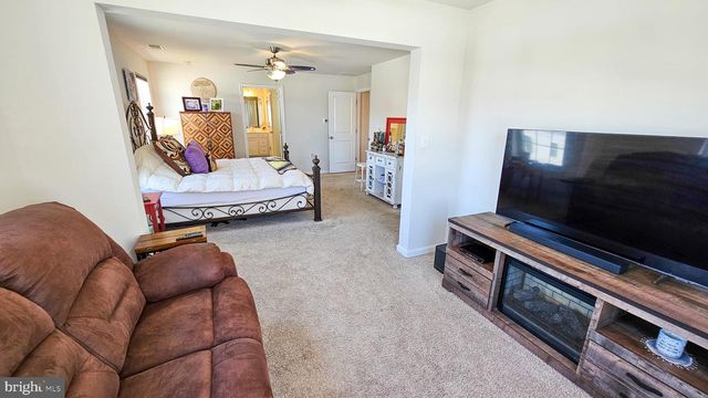106 ASHBURN AVE, Manahawkin, NJ 08050