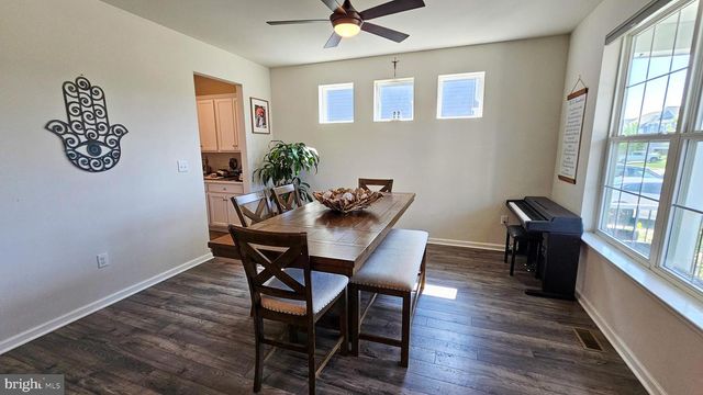 106 ASHBURN AVE, Manahawkin, NJ 08050