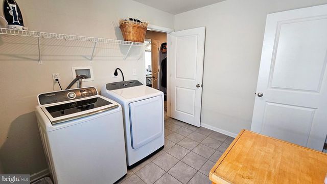 106 ASHBURN AVE, Manahawkin, NJ 08050