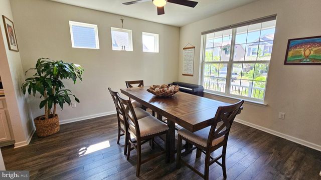 106 ASHBURN AVE, Manahawkin, NJ 08050