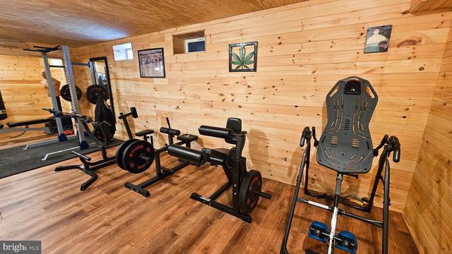 106 ASHBURN AVE, Manahawkin, NJ 08050