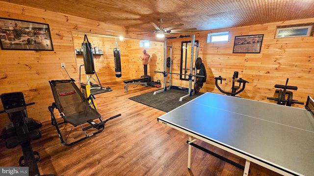 106 ASHBURN AVE, Manahawkin, NJ 08050