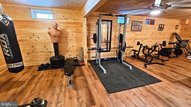 106 ASHBURN AVE, Manahawkin, NJ 08050