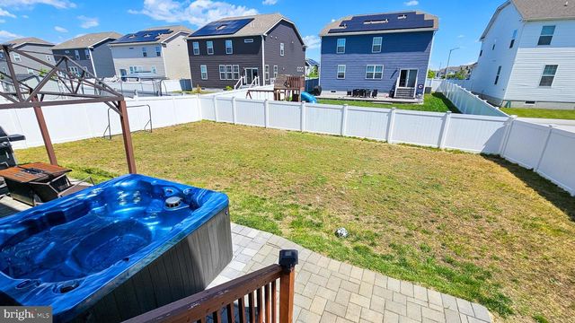 106 ASHBURN AVE, Manahawkin, NJ 08050