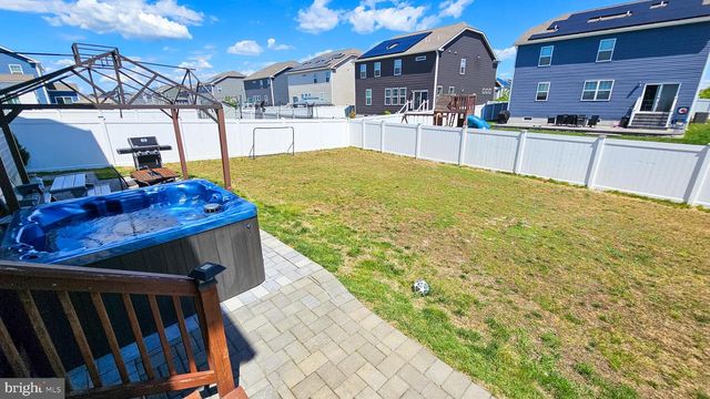106 ASHBURN AVE, Manahawkin, NJ 08050