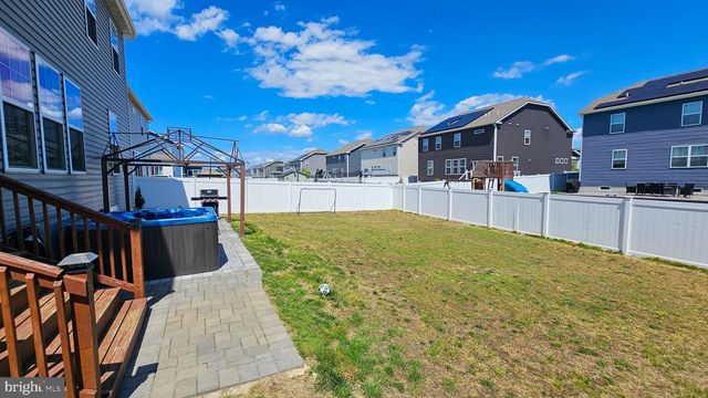 106 ASHBURN AVE, Manahawkin, NJ 08050