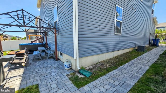 106 ASHBURN AVE, Manahawkin, NJ 08050