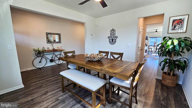 106 ASHBURN AVE, Manahawkin, NJ 08050
